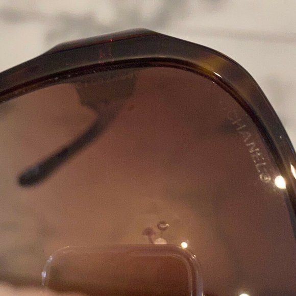 CHANEL Brown Tortoise Round Frame Sunglasses - Picture 10 of 11